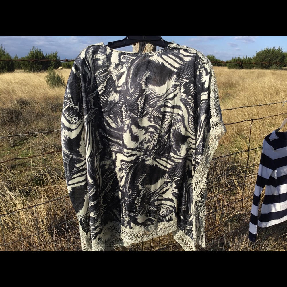 Blouse - Picture 2 of 7